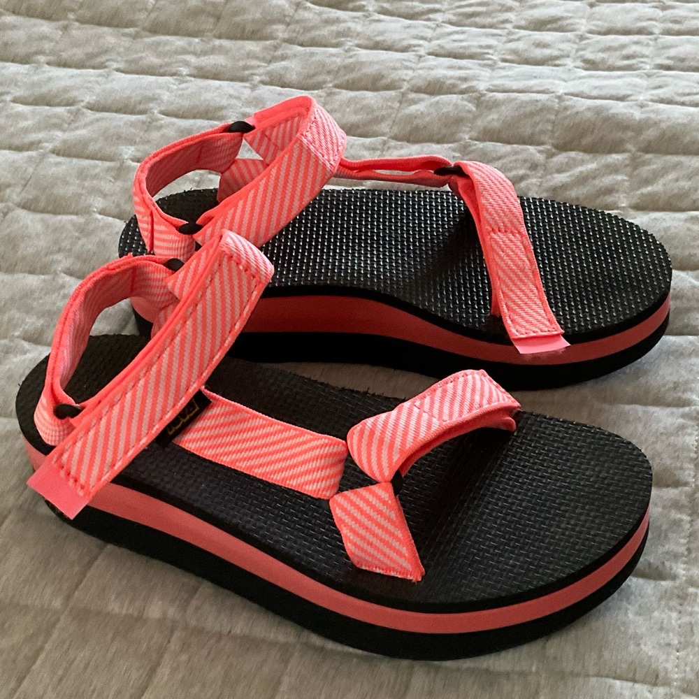 TEVA neon coral pink candy stripe platform strap sandals size 7